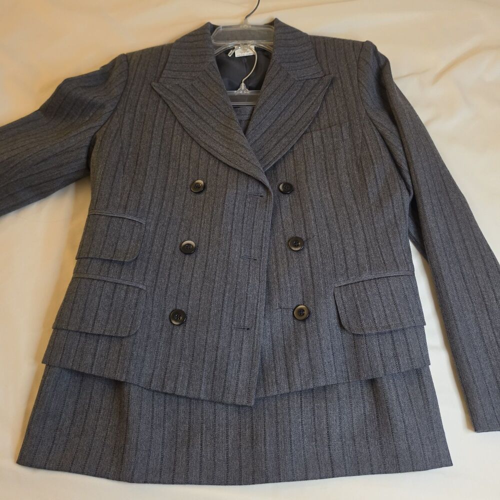 Harve Bernard by Bernard Holtzman Women's Size 8 Gray Pinstripe Wool Skirt Suit